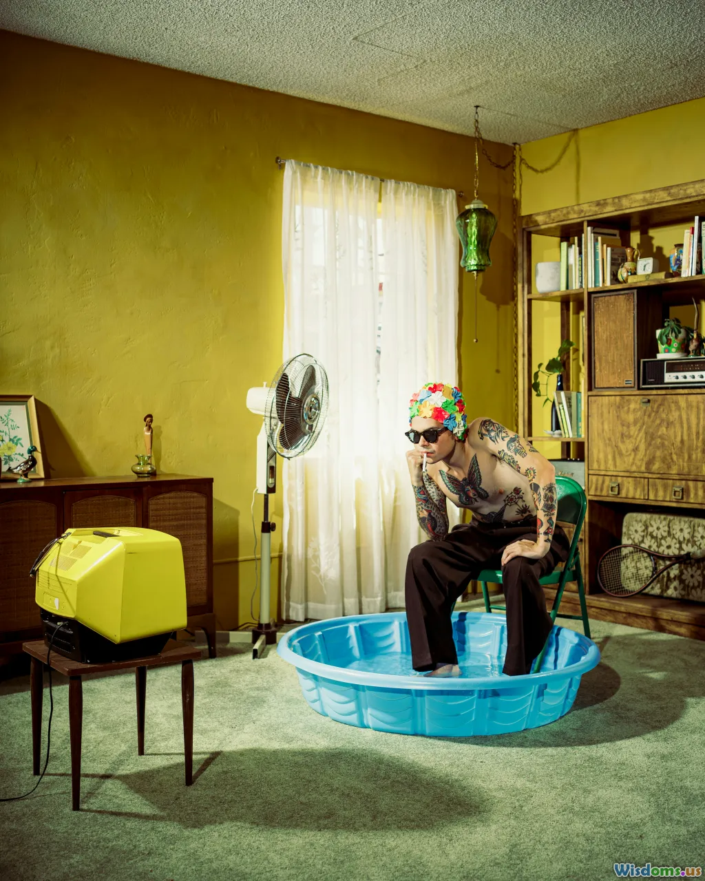 Houdini, straitjacket, water tank, famous escapes, magician portrait