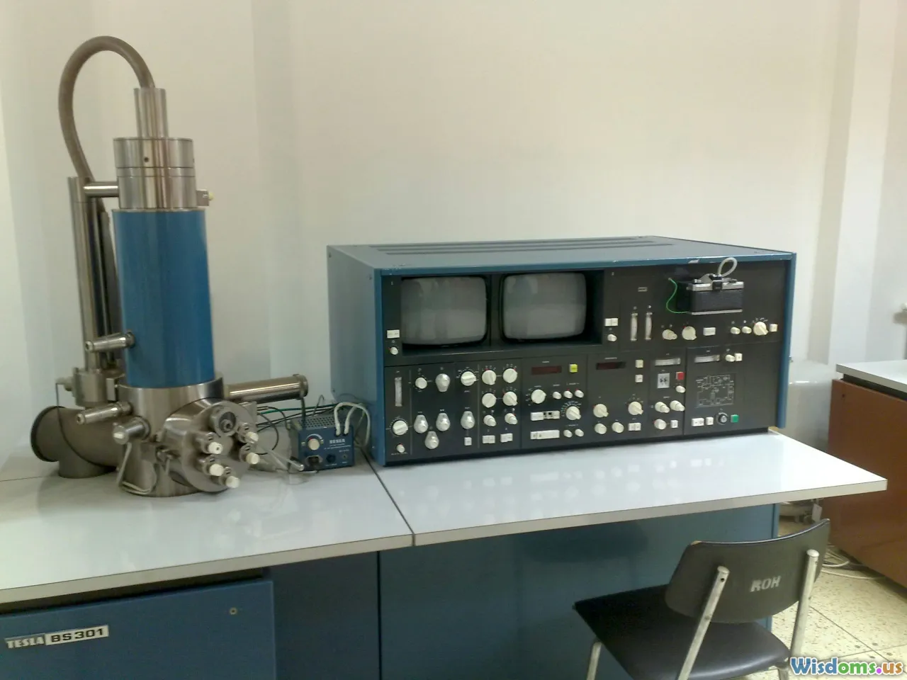 lab bench, oscilloscope, non-destructive testing, analysis