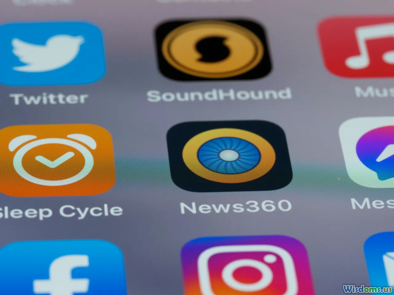 social media, smartphone, digital outrage, online arguments