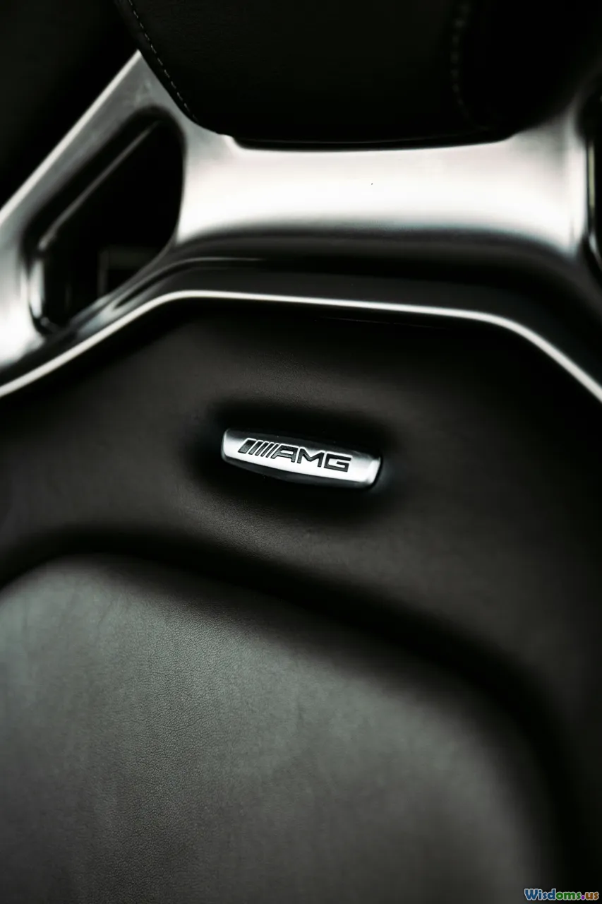 whistle buckle, reflective details, avalanche airbag