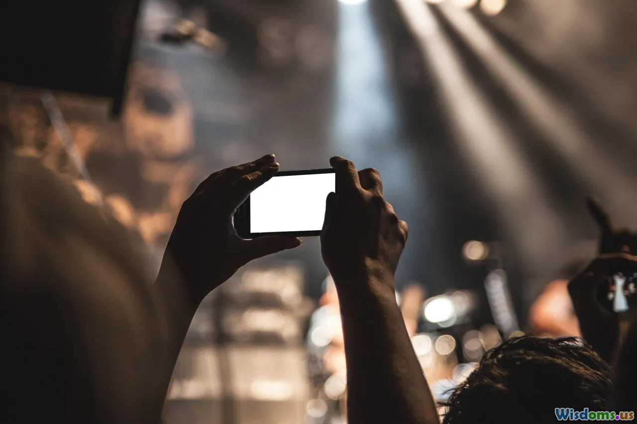 smartphone audience, social media, pr, crowd