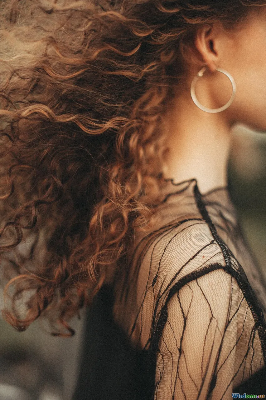 soft waves, loose curls, beachy hair, effortless style