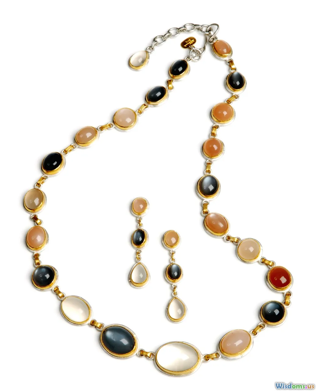 statement jewelry, minimal jewelry, layering necklaces, bold earrings