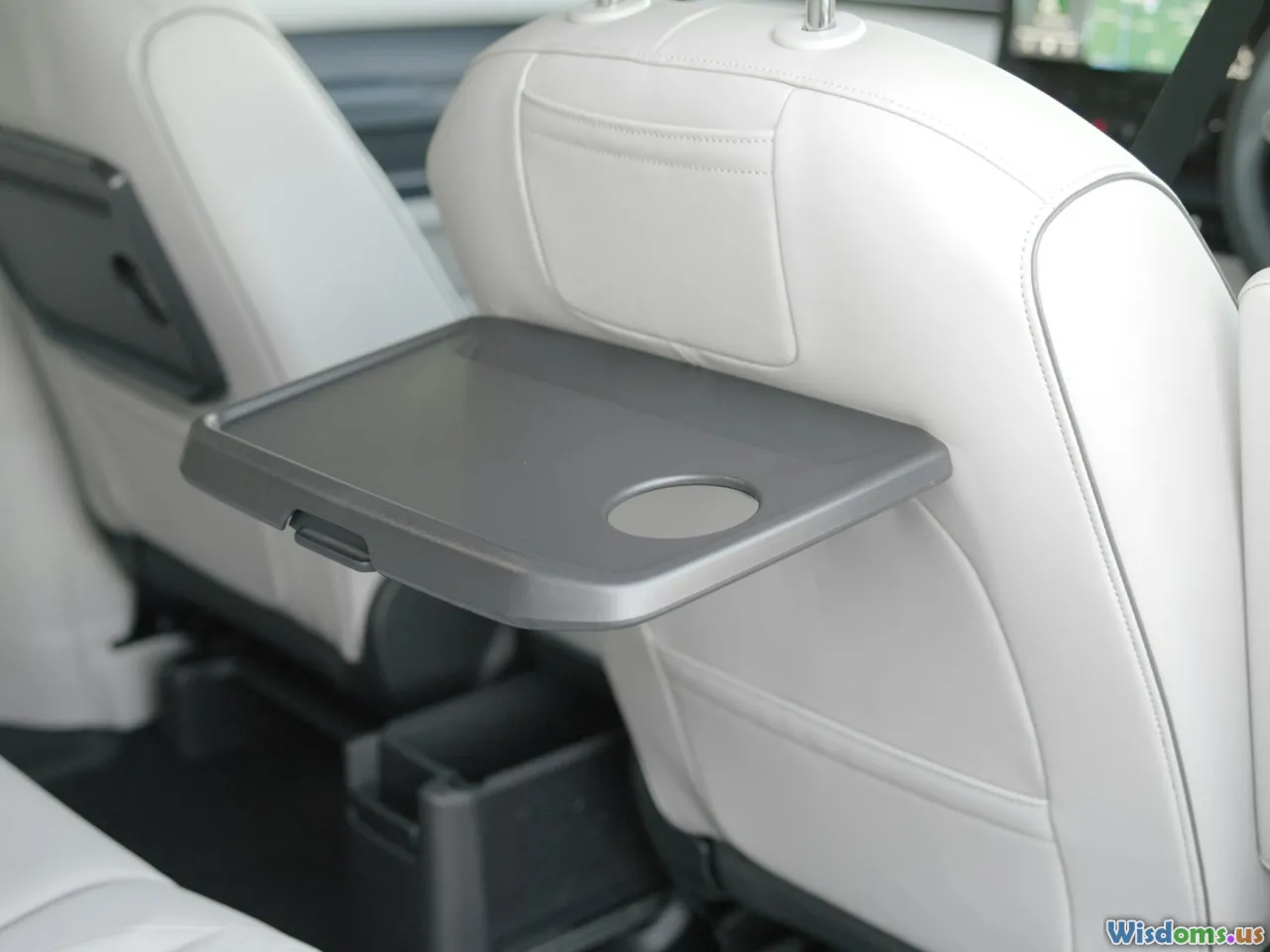 bottle, backseat, cupholder